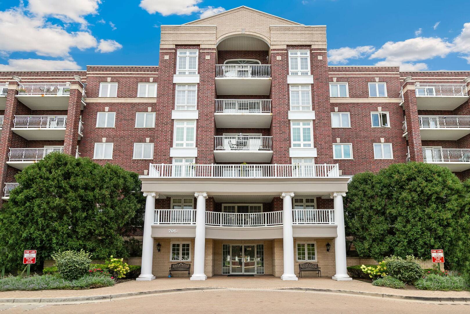 7051 W Touhy AVE #604, Niles, IL 60714