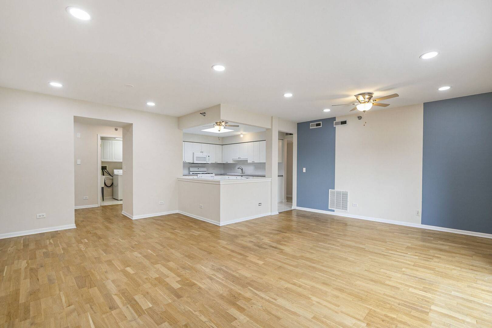 7051 W Touhy AVE #604, Niles, IL 60714