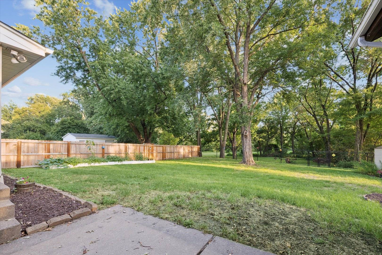 2423 E 32nd ST, Davenport, IA 52807