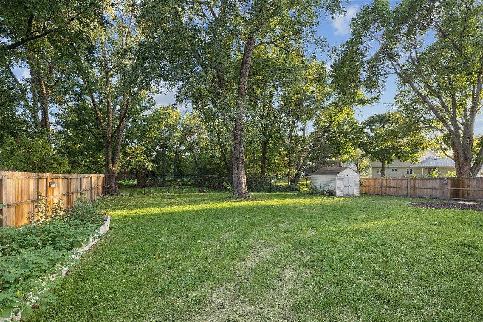 2423 E 32nd ST, Davenport, IA 52807