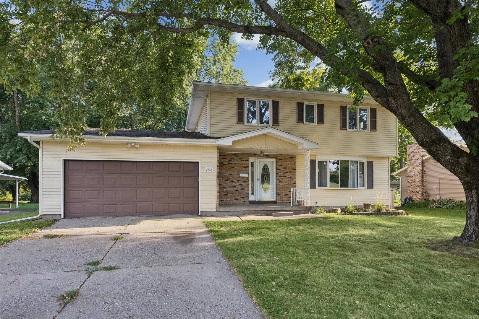2423 E 32nd ST, Davenport, IA 52807
