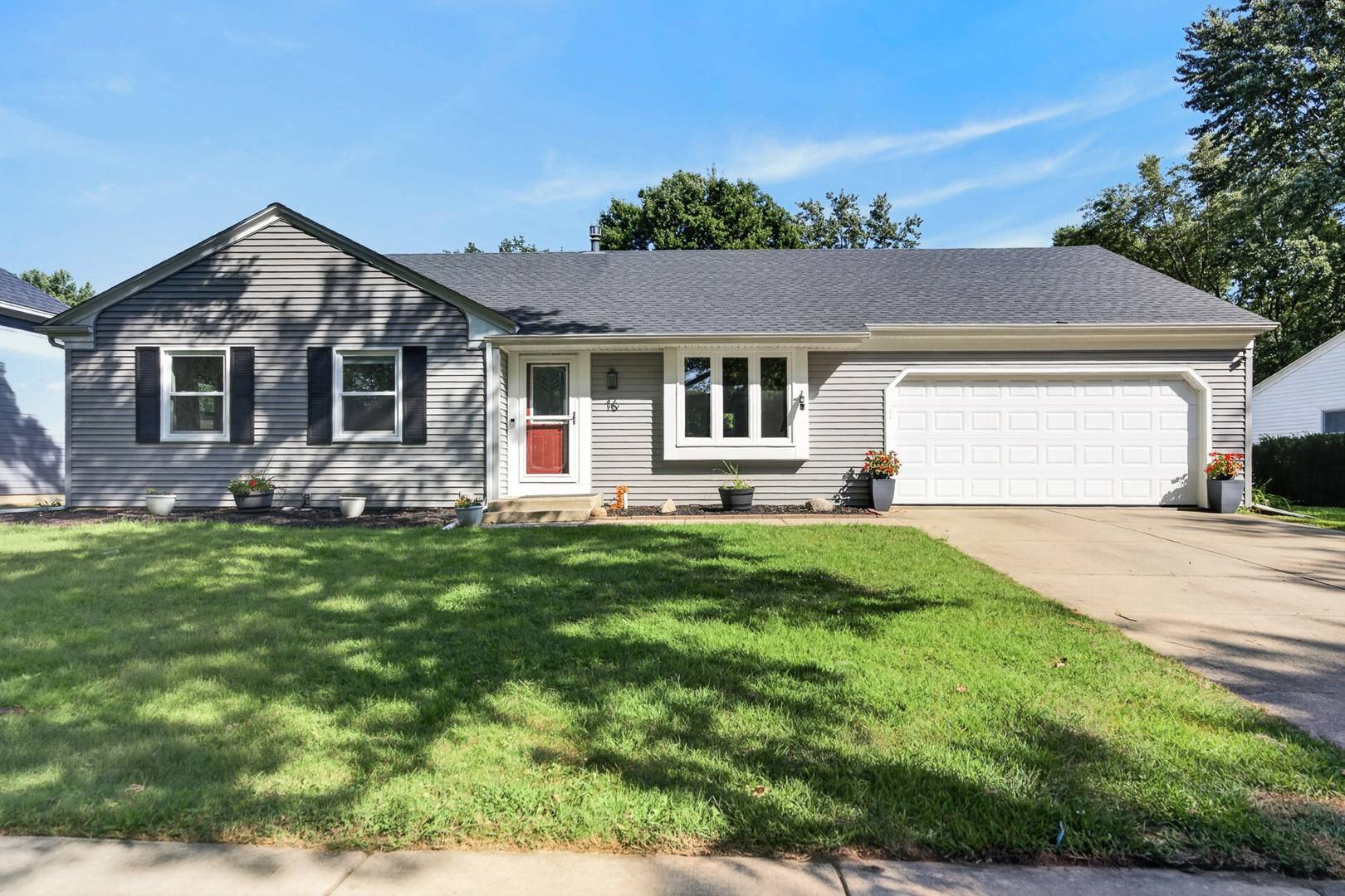 16 Sherwick RD, Oswego, IL 60543