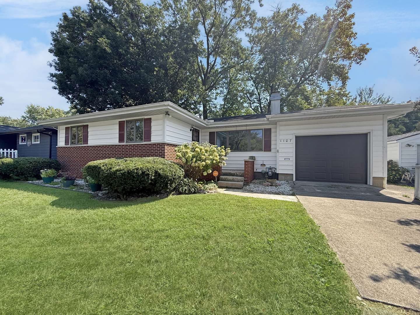 1107 E Fairlawn DR, Urbana, IL 61801