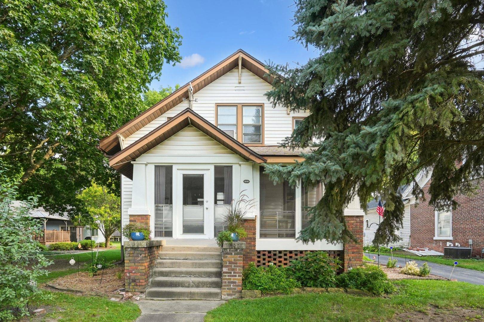 318 W 3rd ST, Prophetstown, IL 61277
