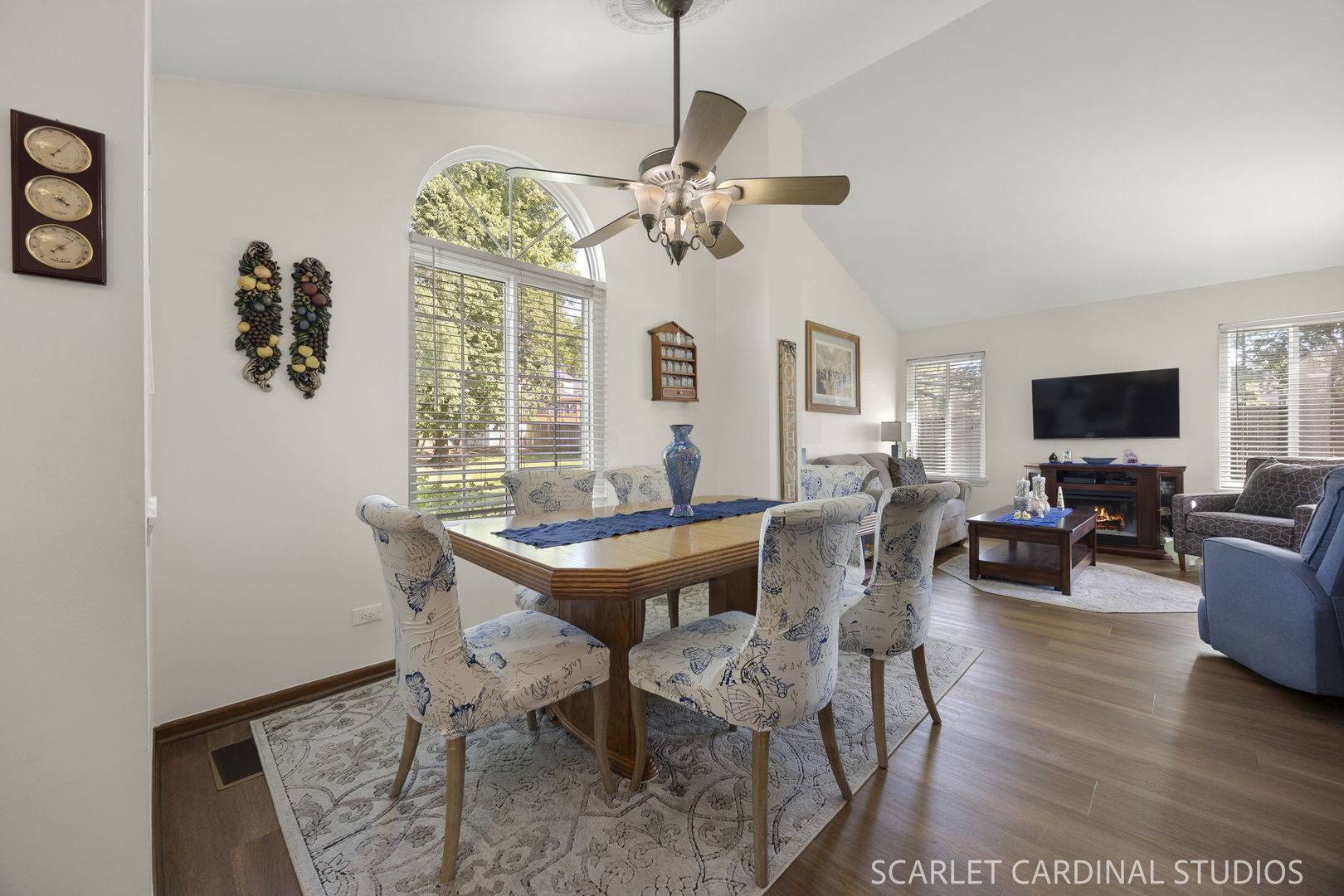 449 Canterbury DR, Carol Stream, IL 60188