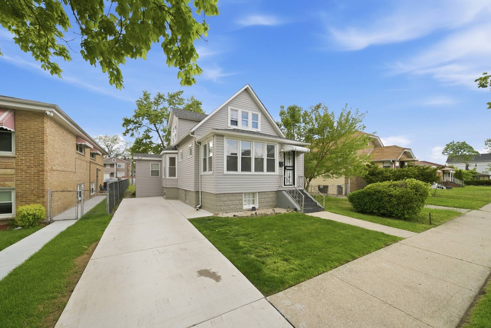 814 S 11th AVE, Maywood, IL 60153