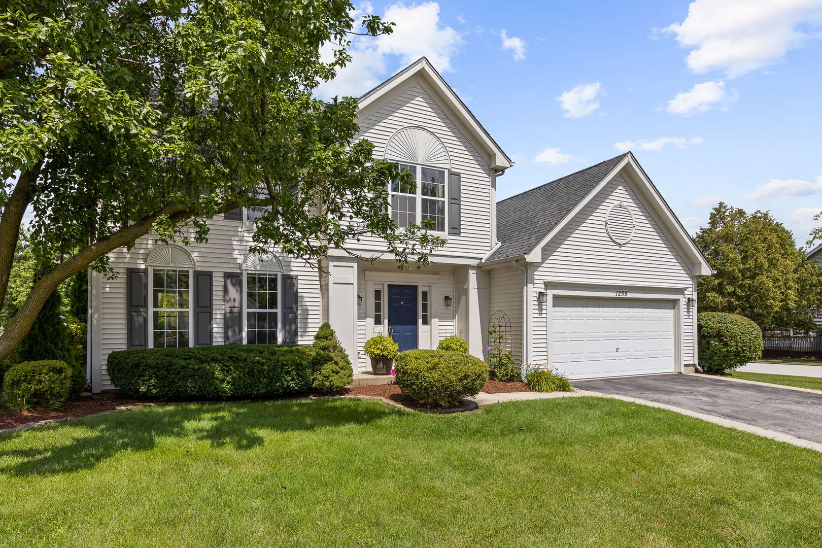 1255 Chicory LN, Naperville, IL 60564