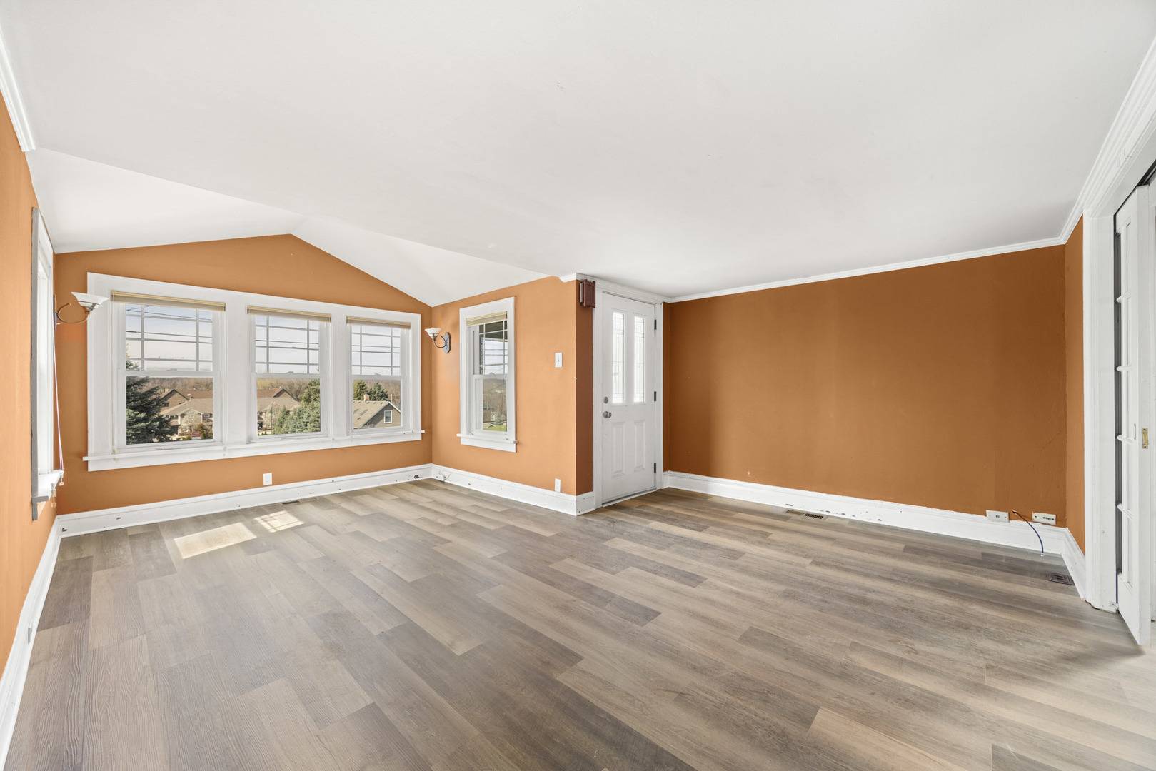 604 Illinois ST, Lemont, IL 60439