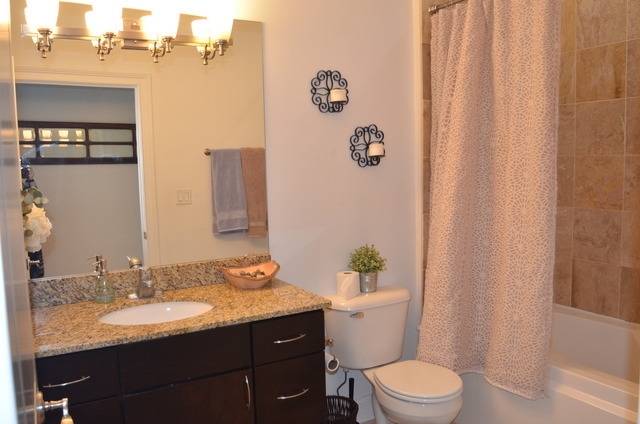 918 W Belmont AVE #208, Chicago, IL 60657