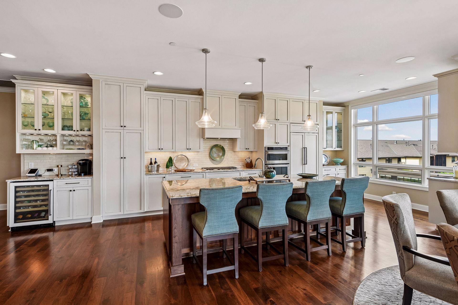 875 Lake ST N #401, Wayzata, MN 55391