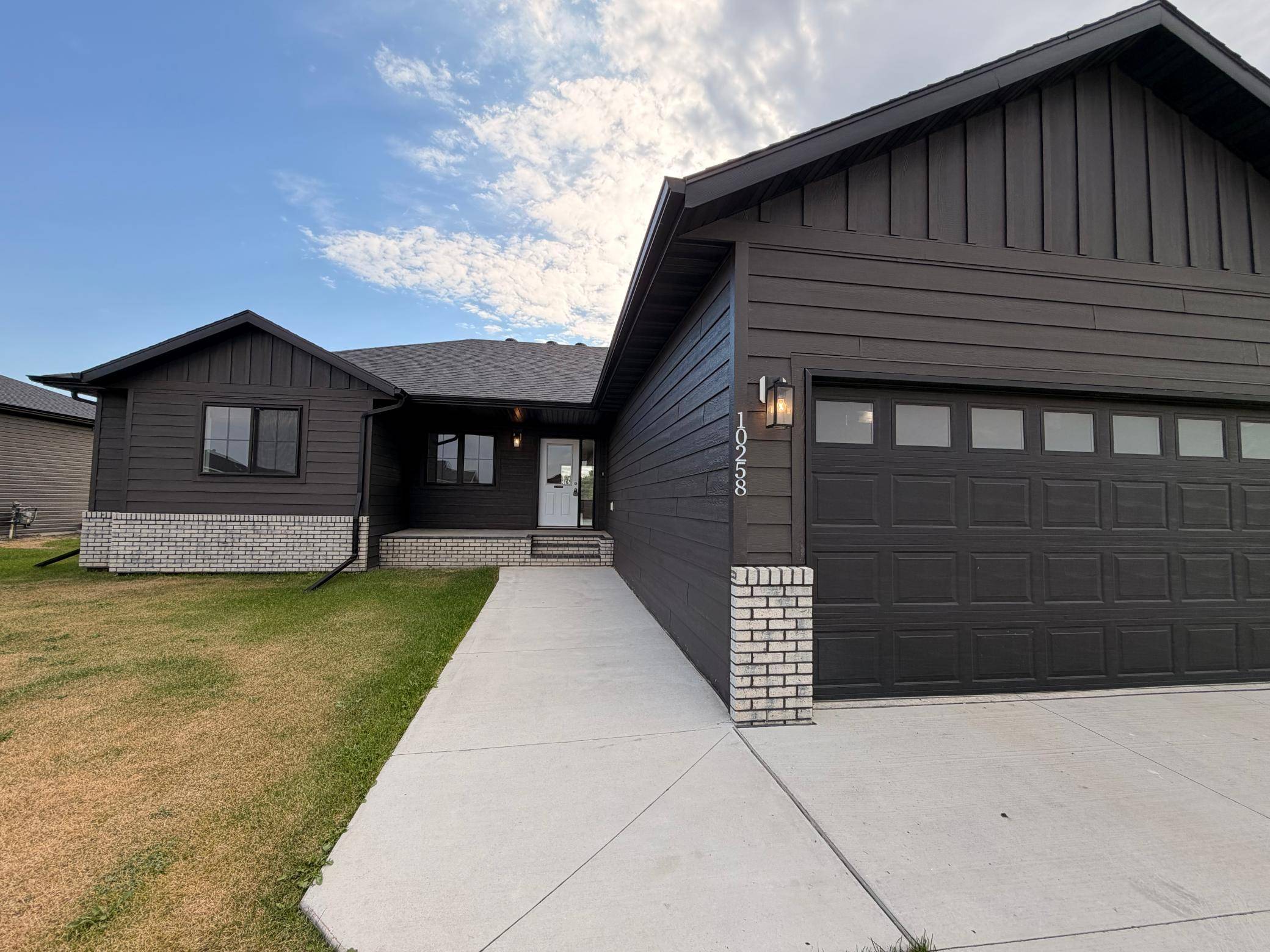 10258 Burgundy DR, Horace, ND 58047