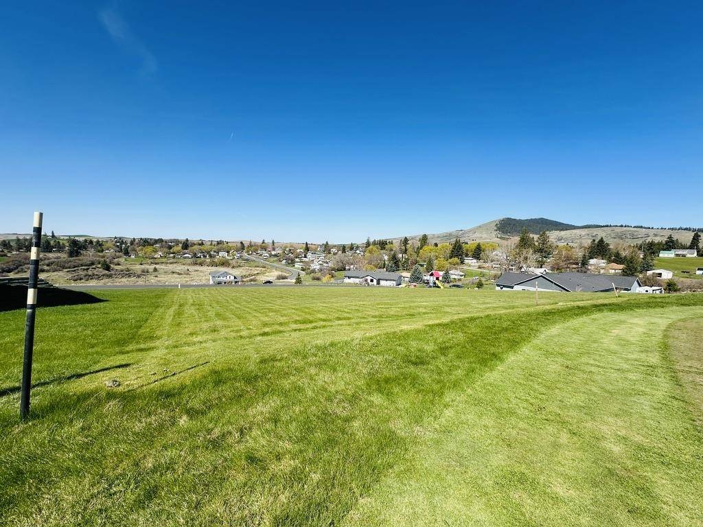 429 S College St, Tekoa, WA 99033