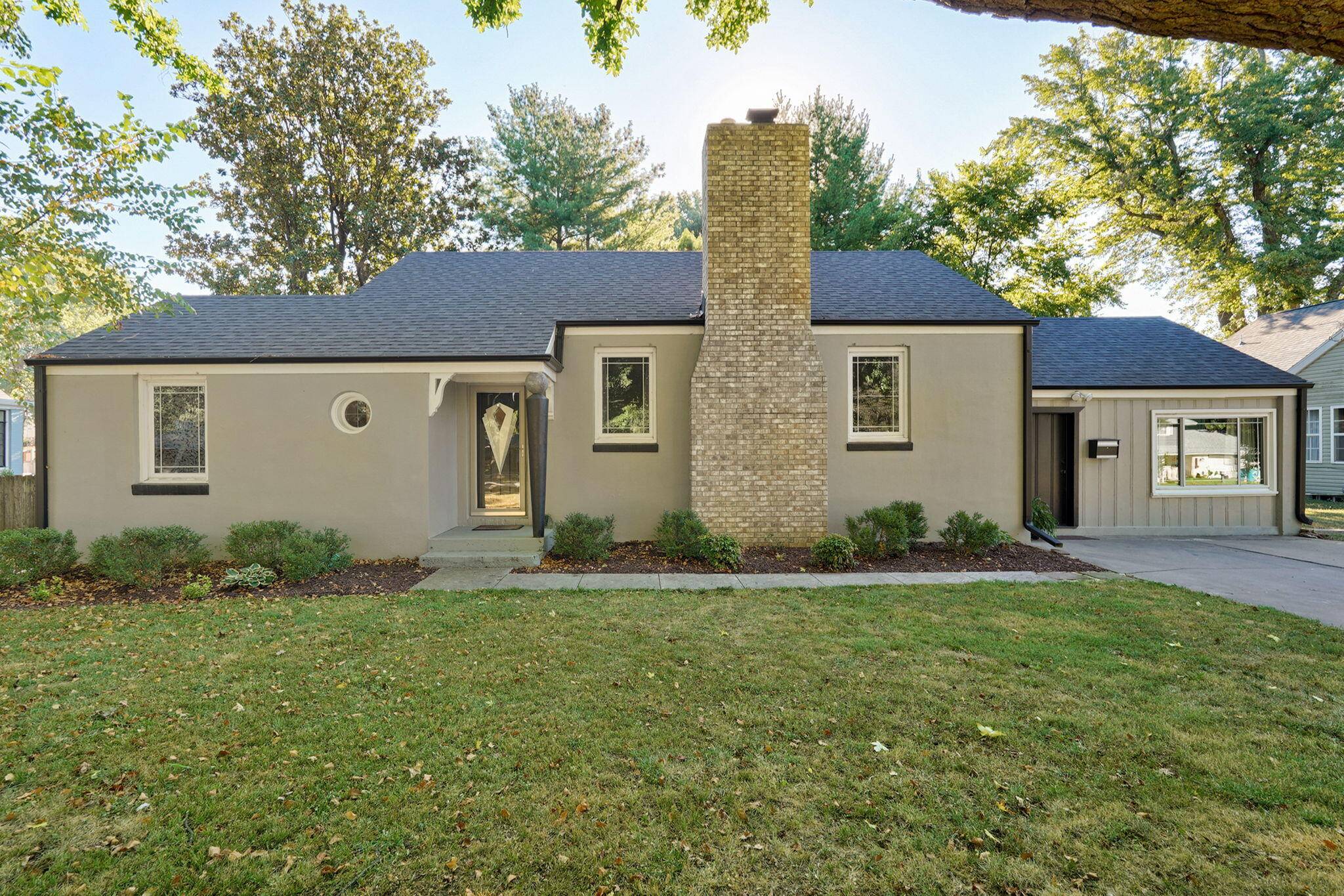 2042 S Holland AVE, Springfield, MO 65807