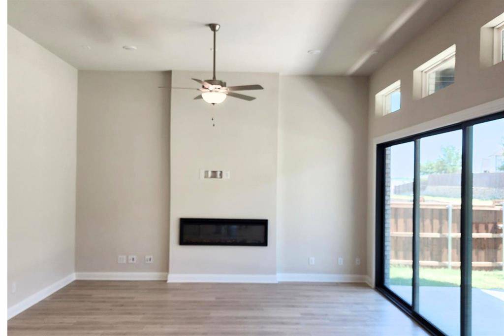 1633 Oak Trail Drive, Fort Worth, TX 76008