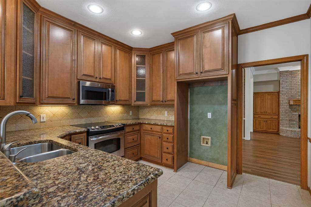 3317 Tiverton Court, Arlington, TX 76001