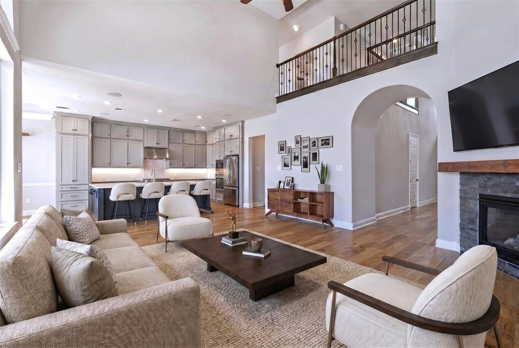 1713 Roundtree Circle E, Fort Worth, TX 76008