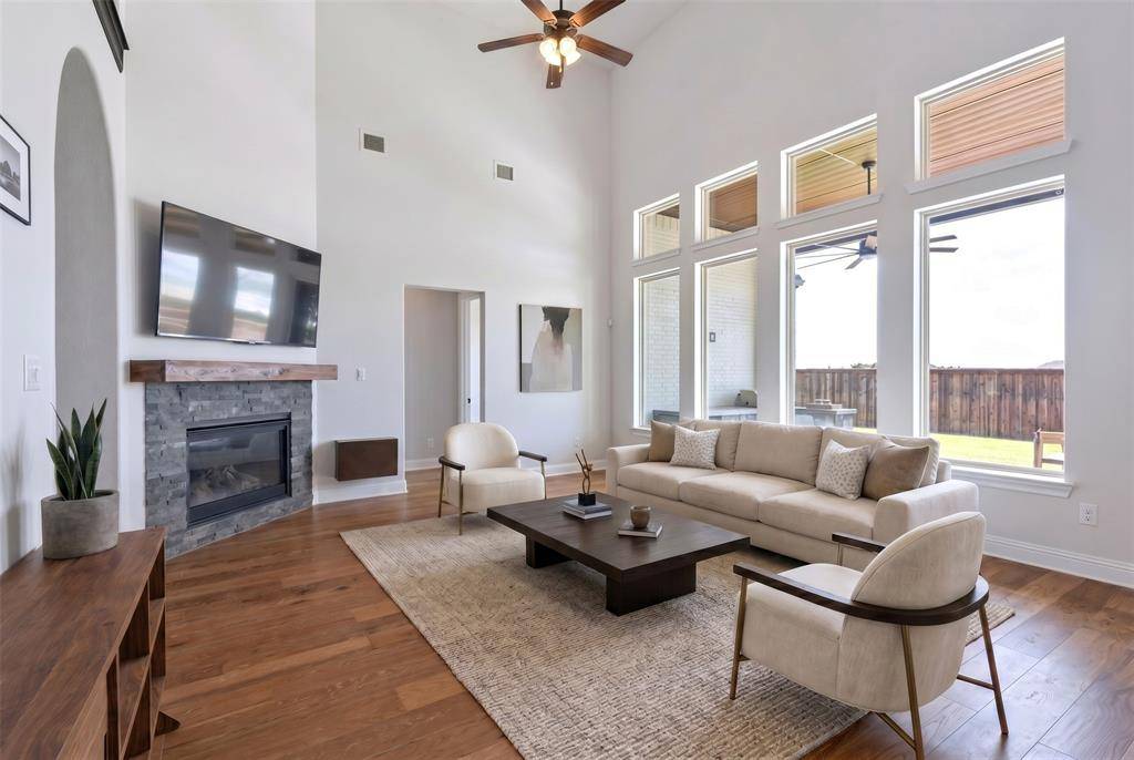 1713 Roundtree Circle E, Fort Worth, TX 76008