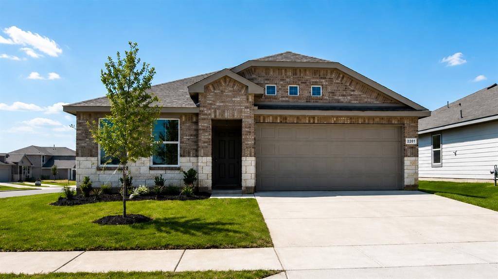 2201 BAKERSFIELD Drive, Fort Worth, TX 76036