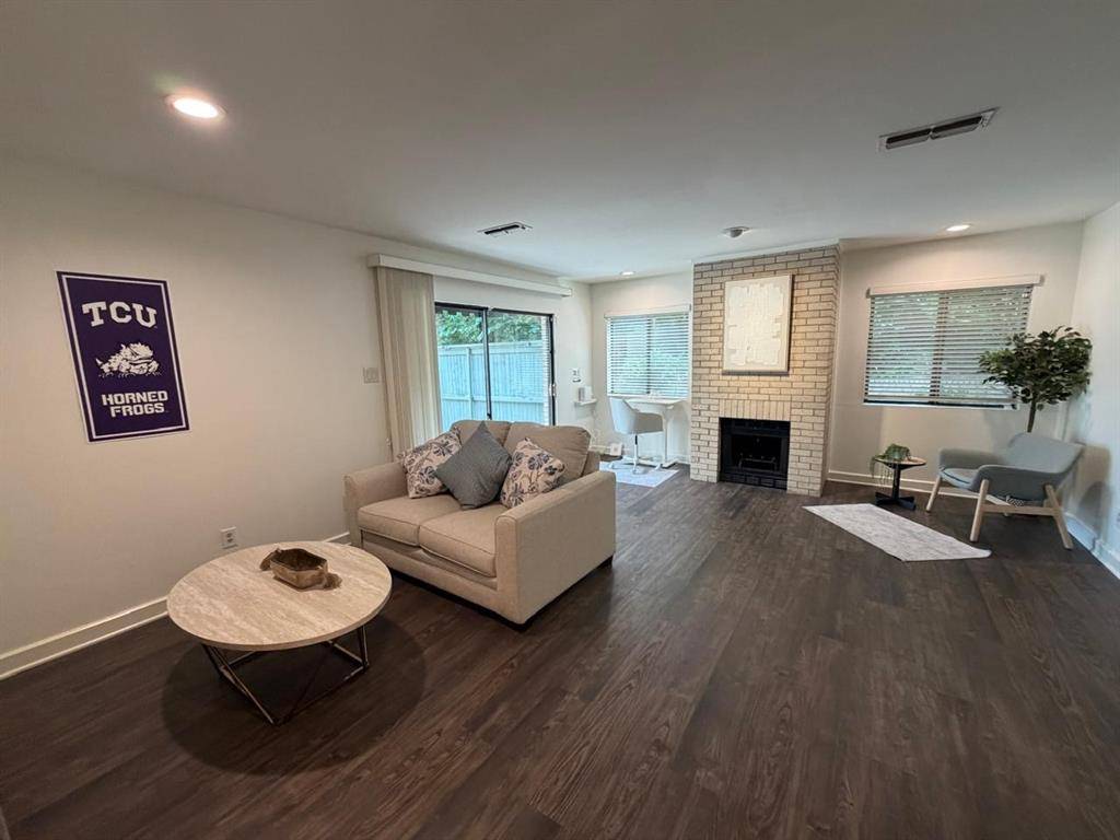2633 Mccart Avenue, Fort Worth, TX 76110
