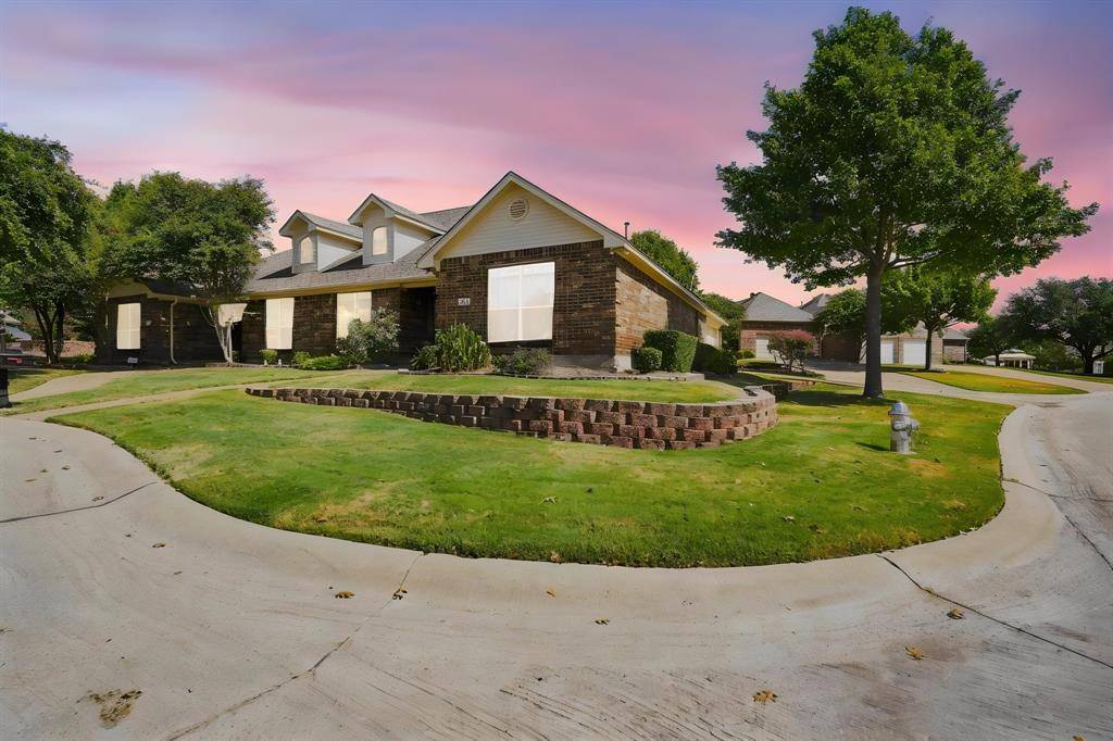 925 Cresthill Drive #37B, Cedar Hill, TX 75104