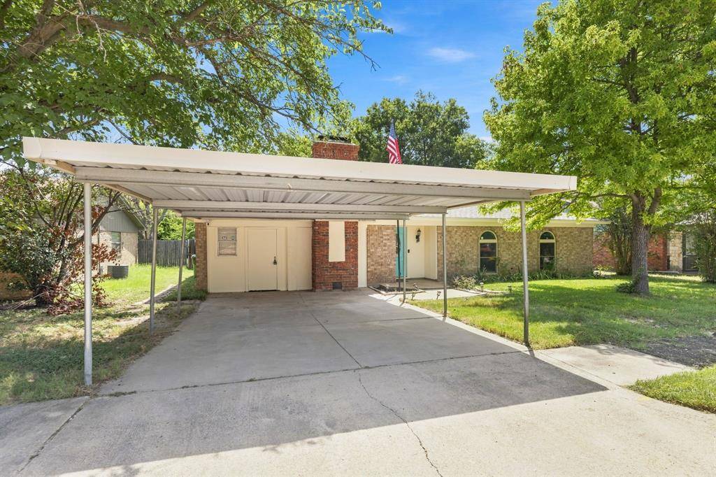 6800 Echo Hill Drive, Watauga, TX 76148