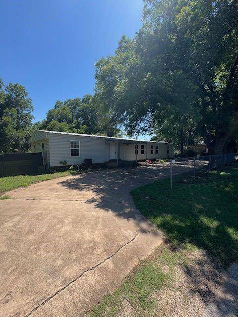 425 N 3rd Street, Buffalo Gap, TX 79508
