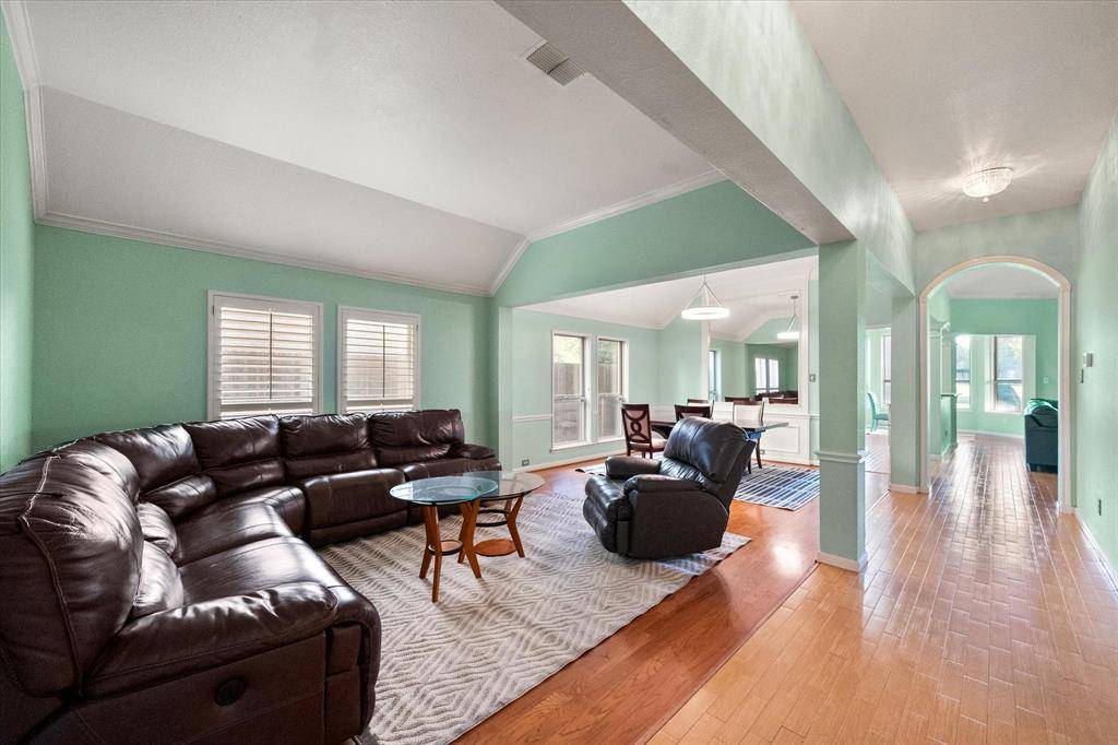1002 Muirfield Drive, Mansfield, TX 76063