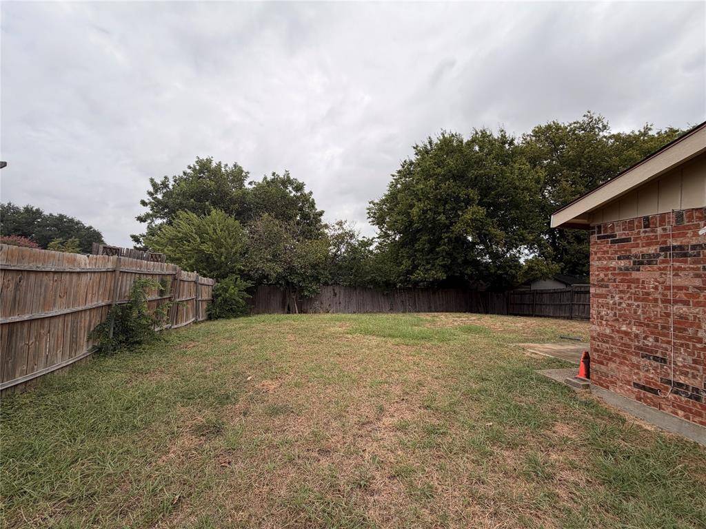 2309 Newbury Drive, Arlington, TX 76014