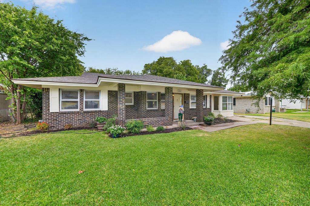 5500 Wheaton Drive, Fort Worth, TX 76133