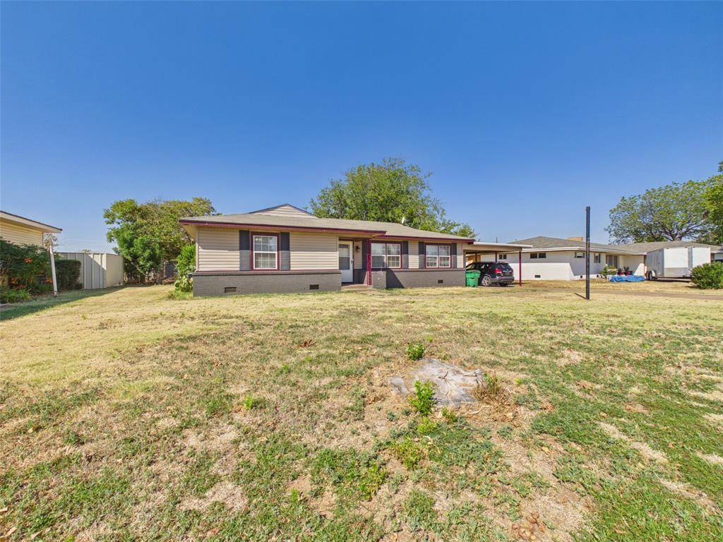 711 West Avenue, Electra, TX 76360
