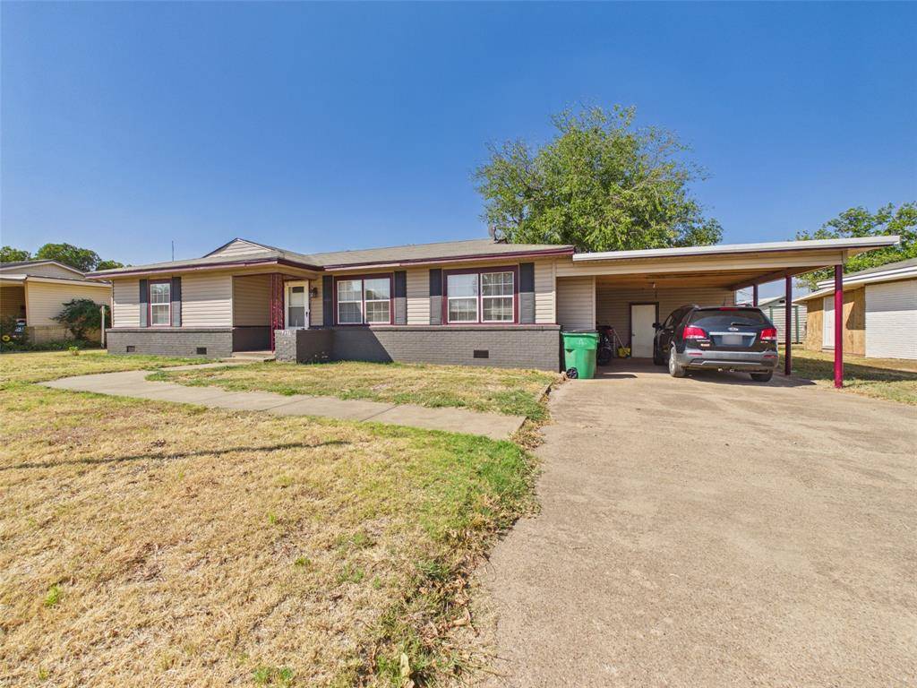 711 West Avenue, Electra, TX 76360