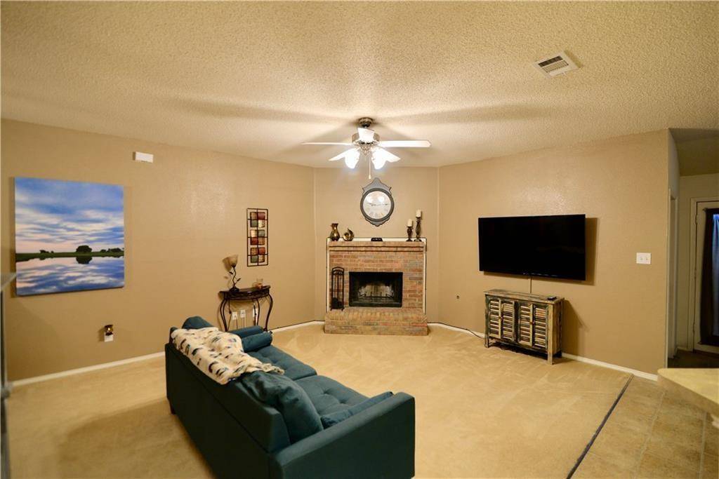 602 Diamond Creek Drive, Forney, TX 75126