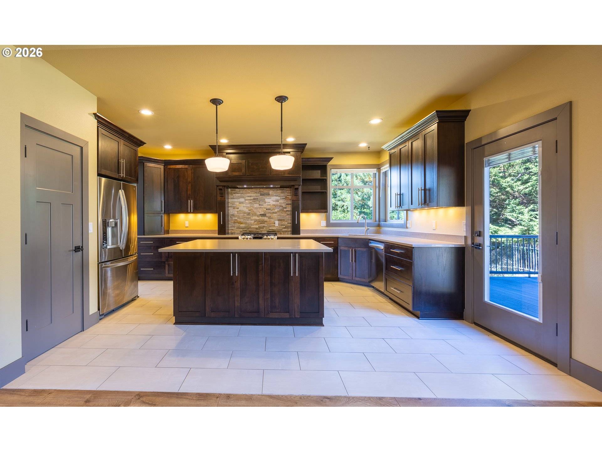 2712 NW DAYSHA DR, Roseburg, OR 97471