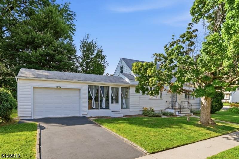 6 Elm Hill Rd, Clifton City, NJ 07013