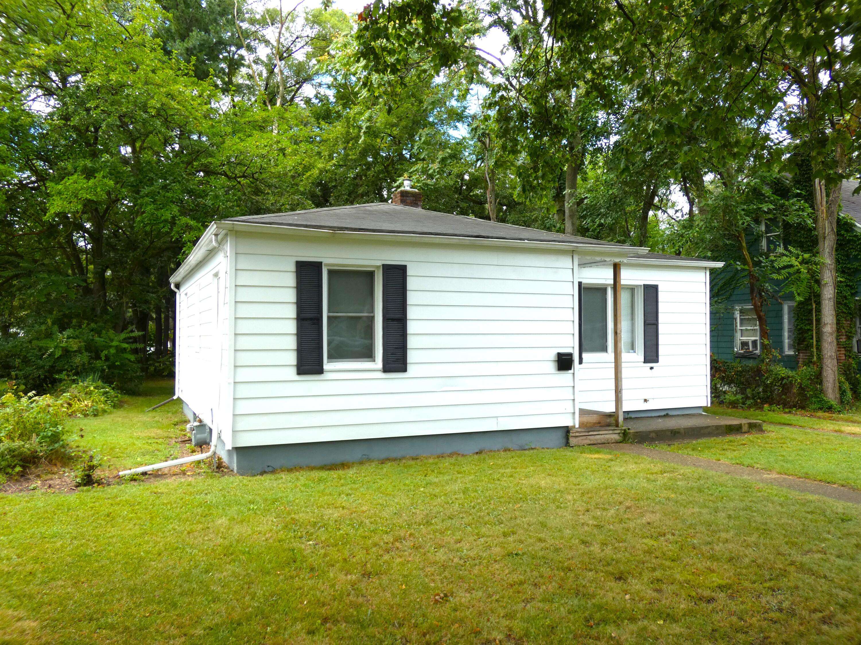 1330 Bishop AVE, Benton Harbor City, MI 49022