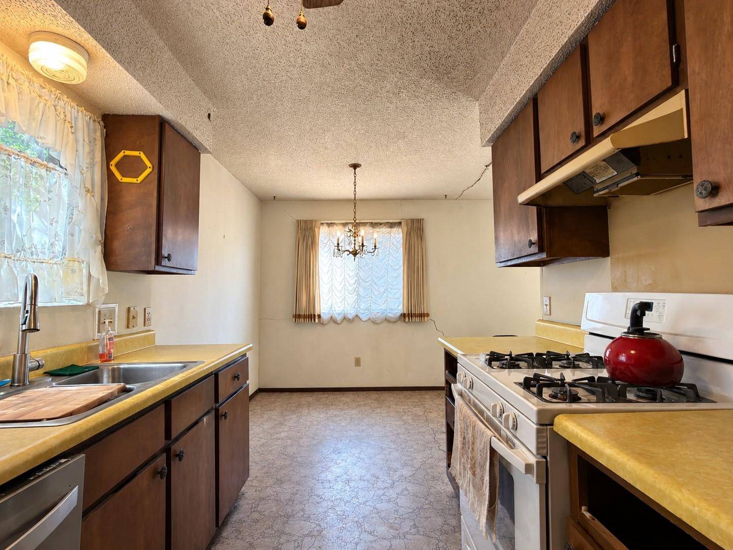 704 Drake LN, Taylor, TX 76574