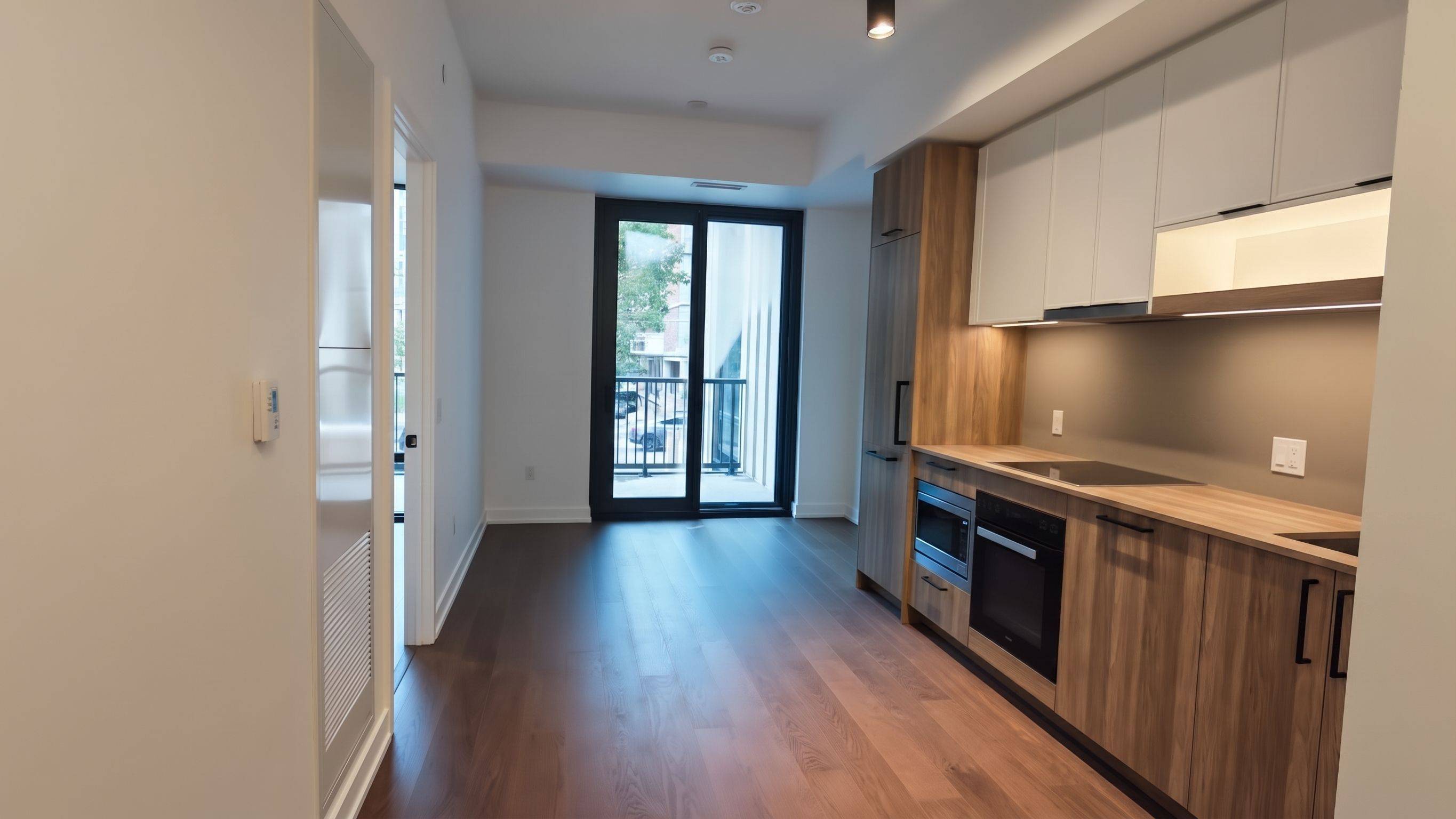 91 Montclair AVE #203, Toronto C03, ON M5P 0B1