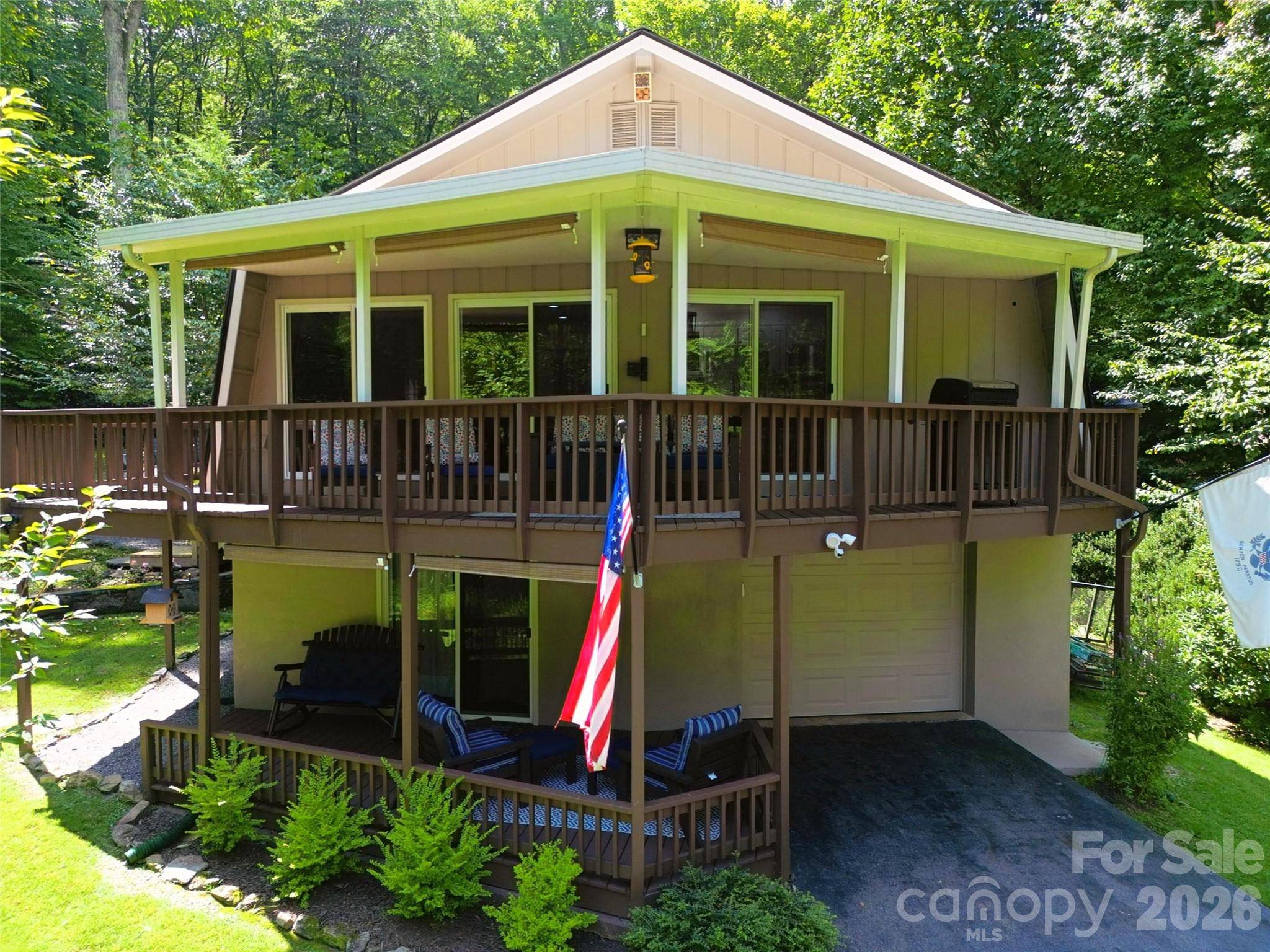 477 Locust DR, Maggie Valley, NC 28751