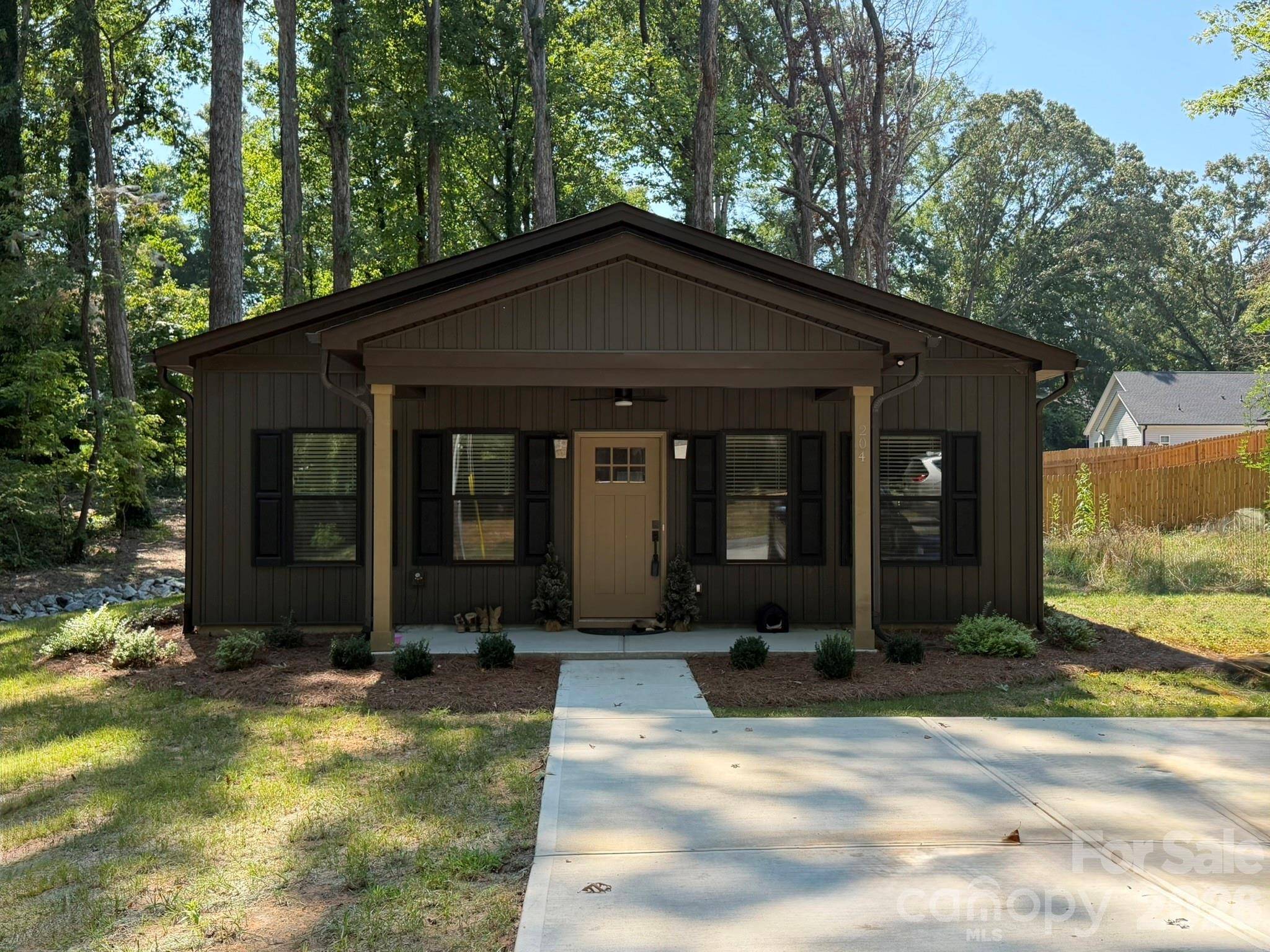 204 E Poplar ST, Stanley, NC 28164