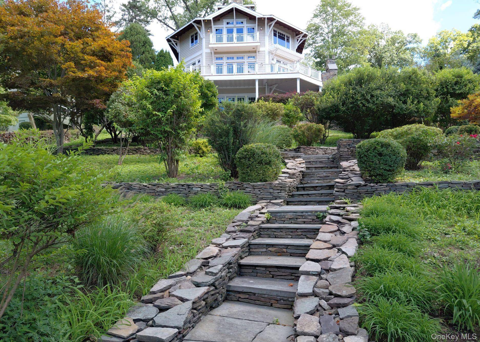33 Truesdale Lake DR, South Salem, NY 10590