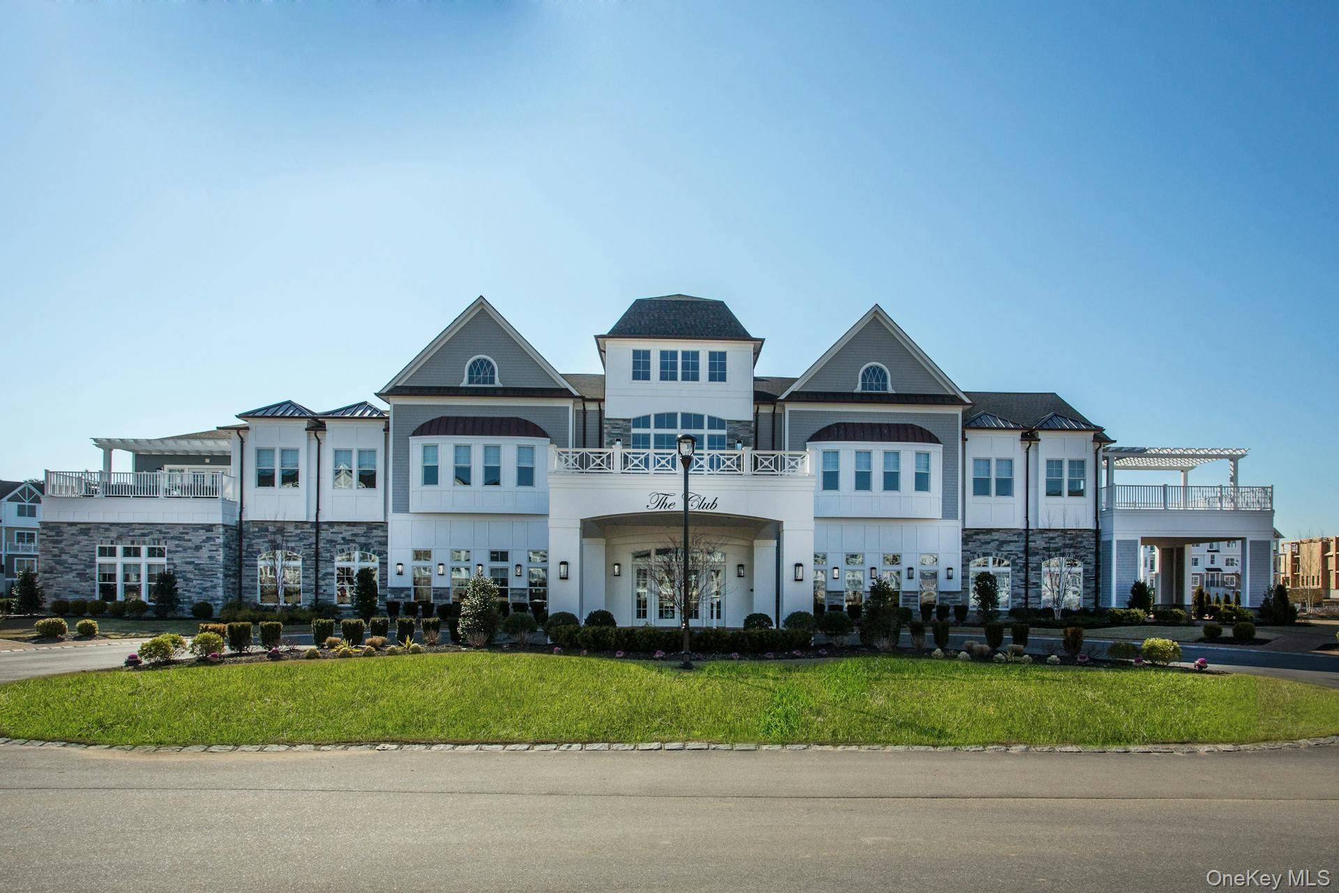 30101 Spruce Pond CIR, Plainview, NY 11803