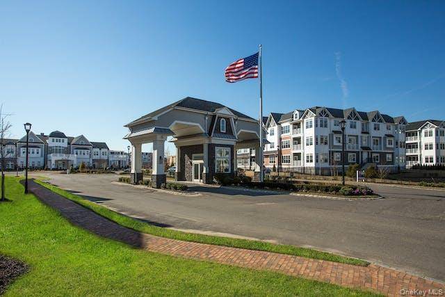 30101 Spruce Pond CIR, Plainview, NY 11803