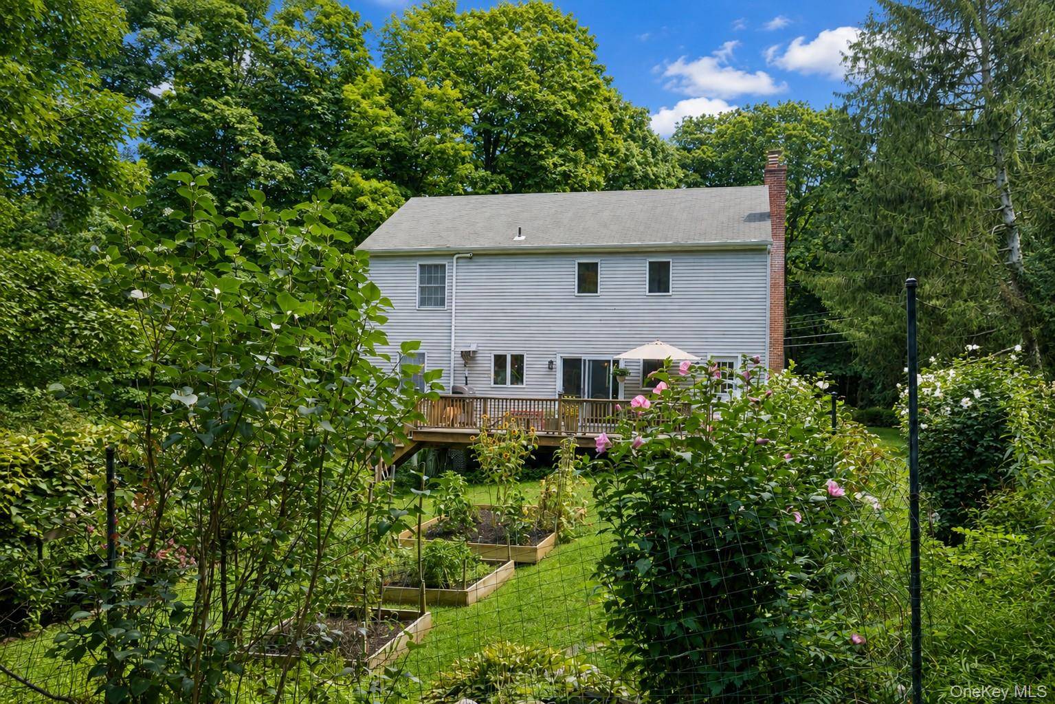 232 Hunt LN, North Salem, NY 10560