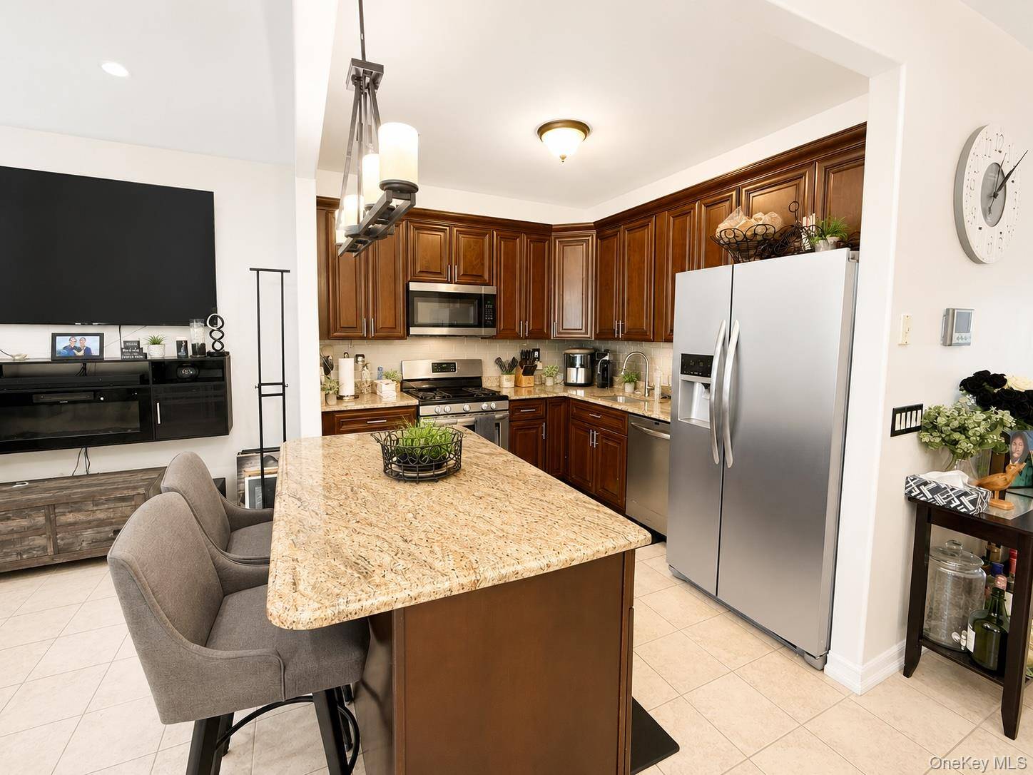 252 Beach Breeze PL, Arverne, NY 11692