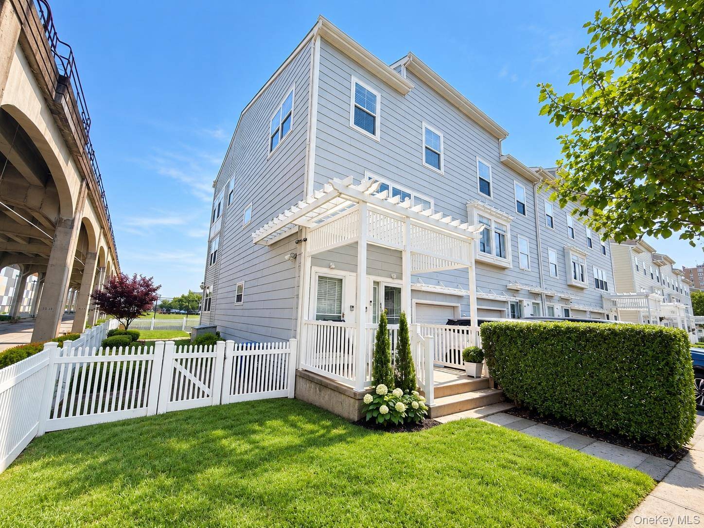 252 Beach Breeze PL, Arverne, NY 11692