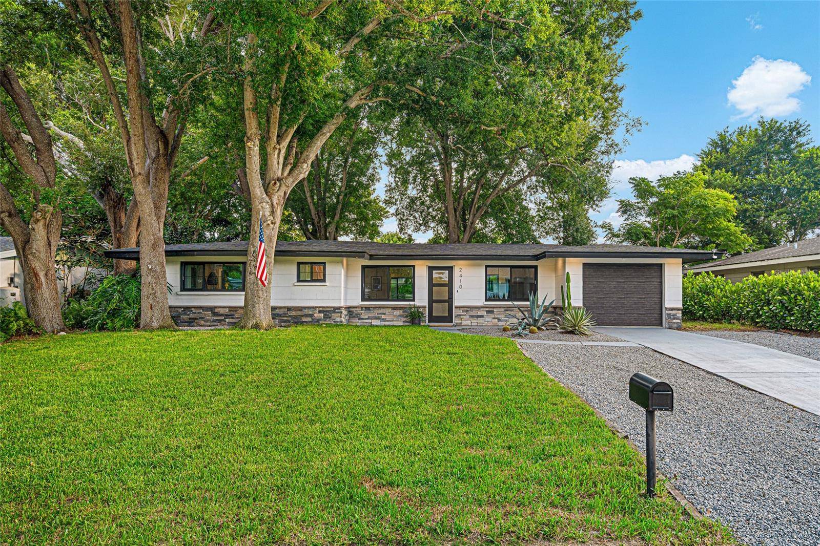 2410 VALENCIA DR, Sarasota, FL 34239
