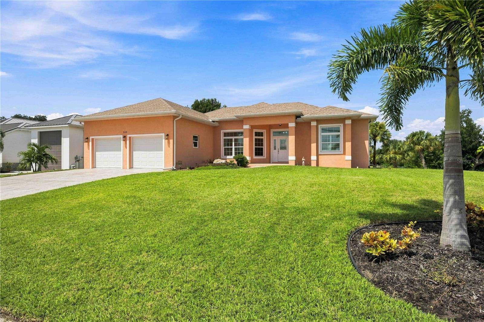 200 MONTANA AVE, Nokomis, FL 34275