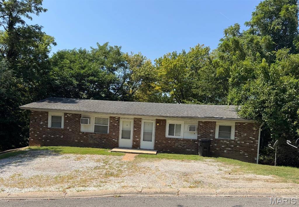 11 Hi Pointe DR, Belleville, IL 62223