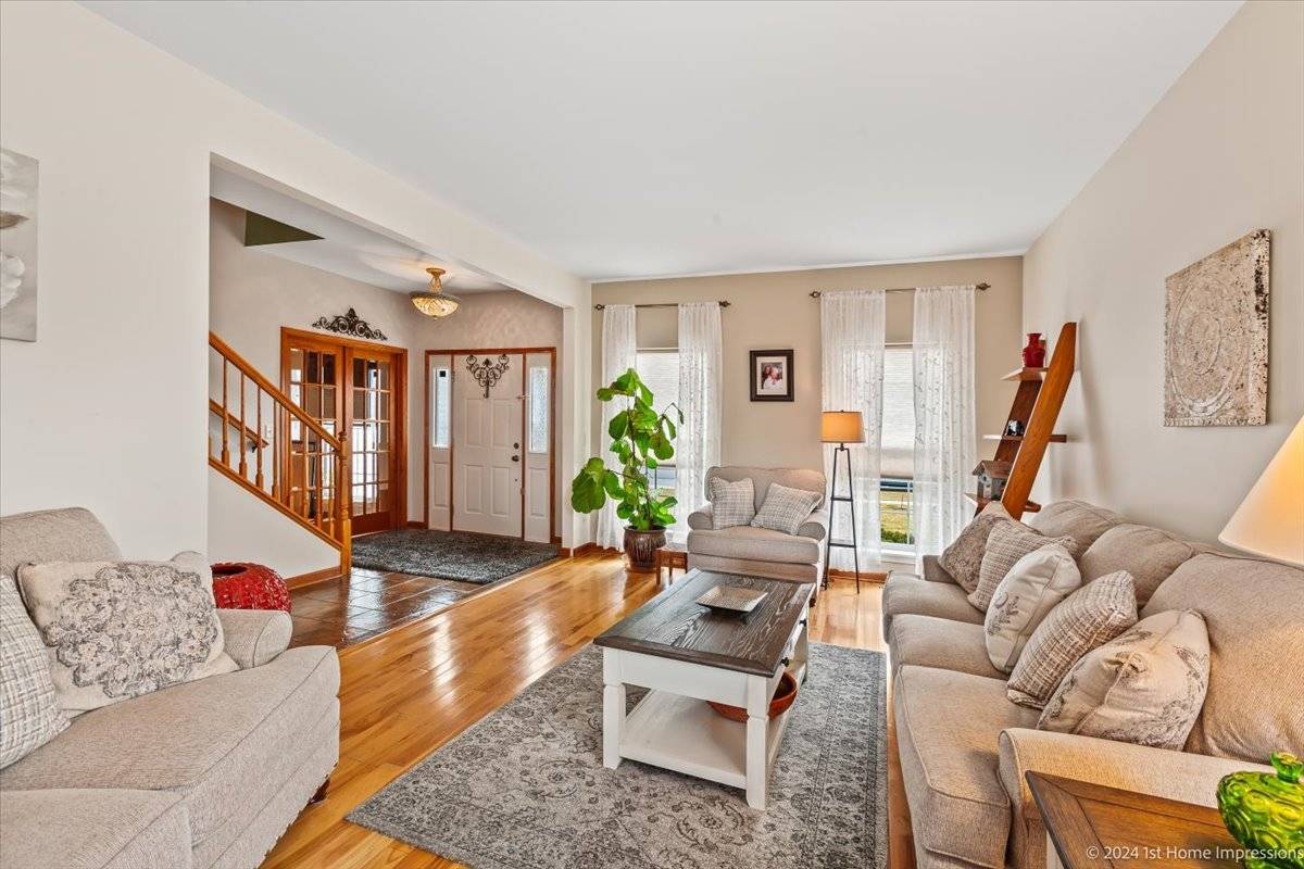 169 Hillside DR, Bolingbrook, IL 60440