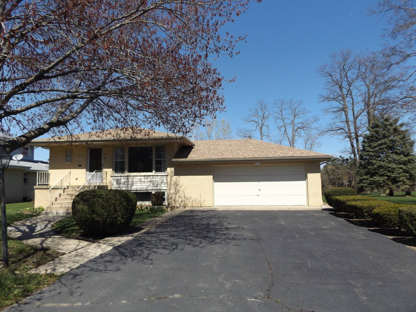 1404 W Vine ST, Arlington Heights, IL 60005